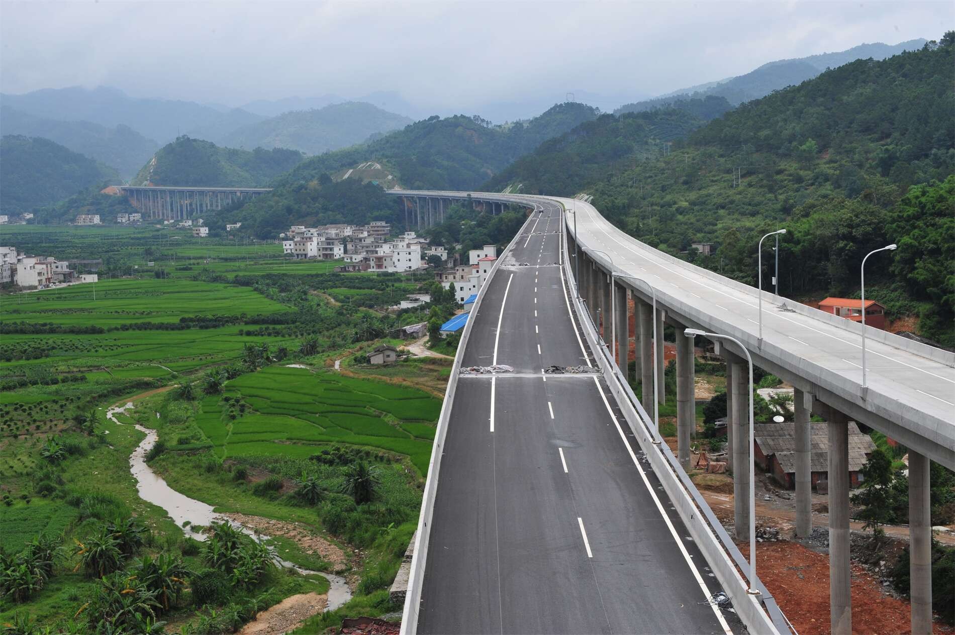 广东广梧高速公路河口至平台段项目设计