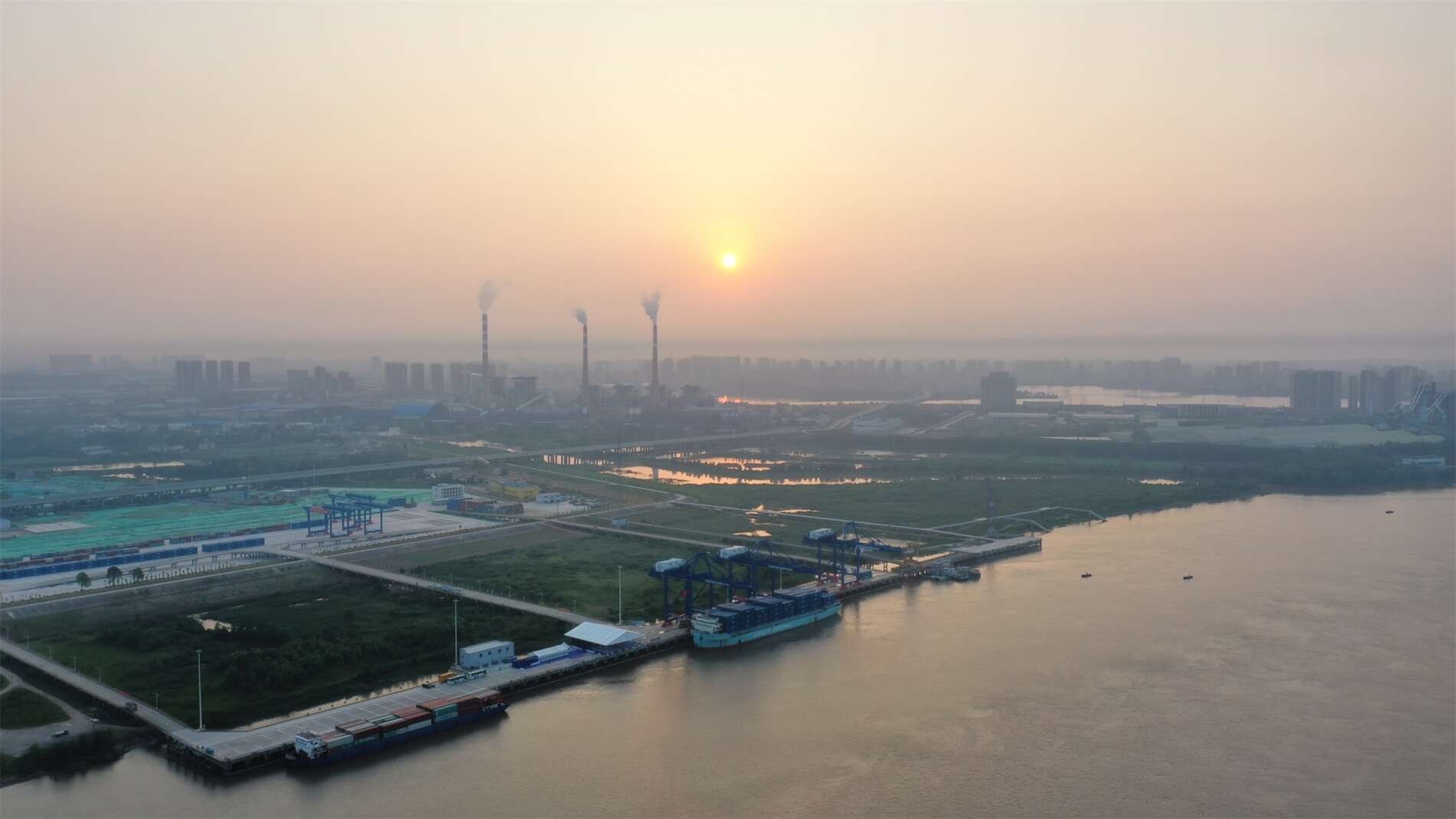 阳逻国际港集装箱铁水联运二期项目（武汉港武湖港区铁水联运集装箱码头工程）勘察设计