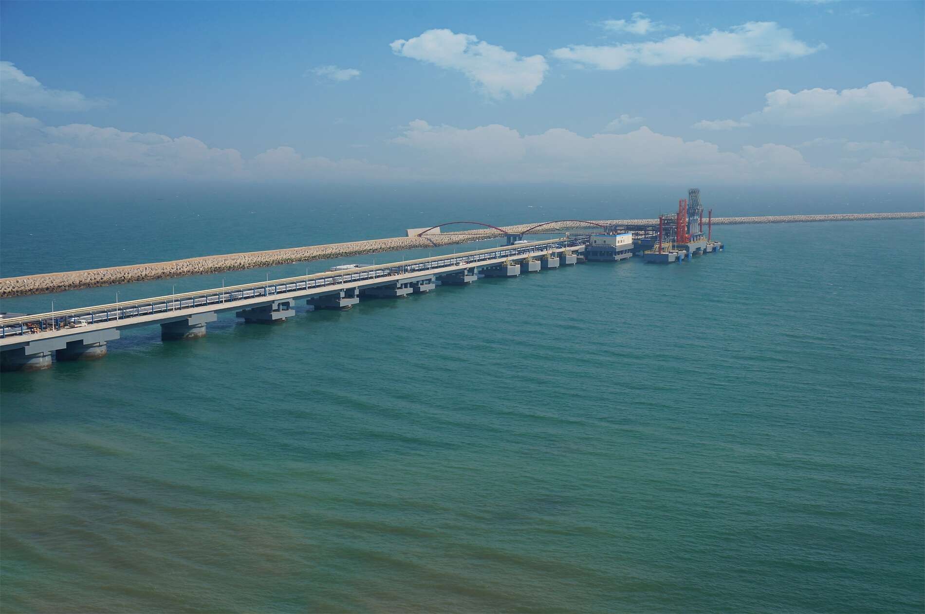 山东液化天然气（LNG）项目码头及陆域形成工程设计采购施工（EPC）总承包