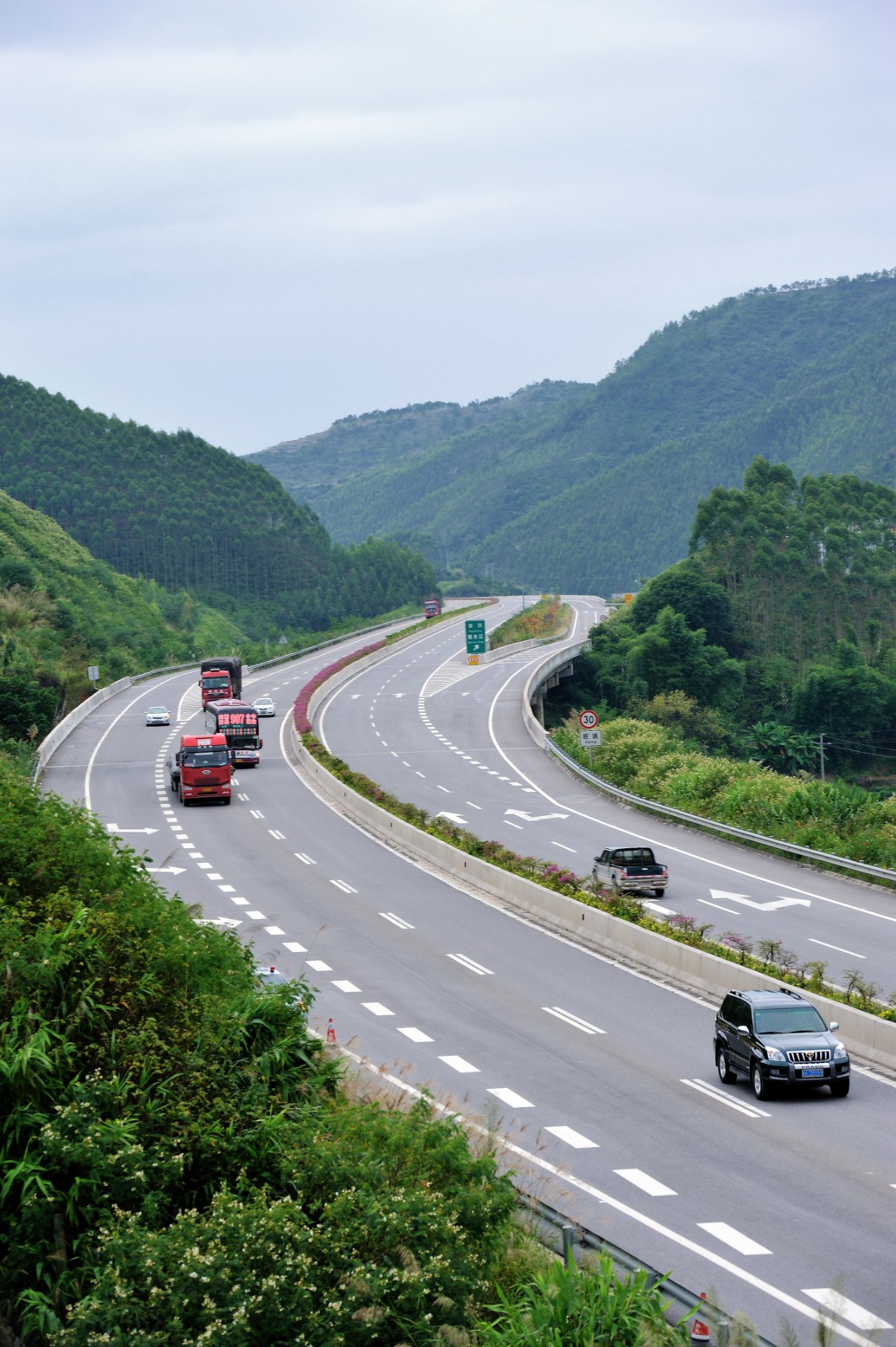 广东广梧高速公路河口至平台段项目设计