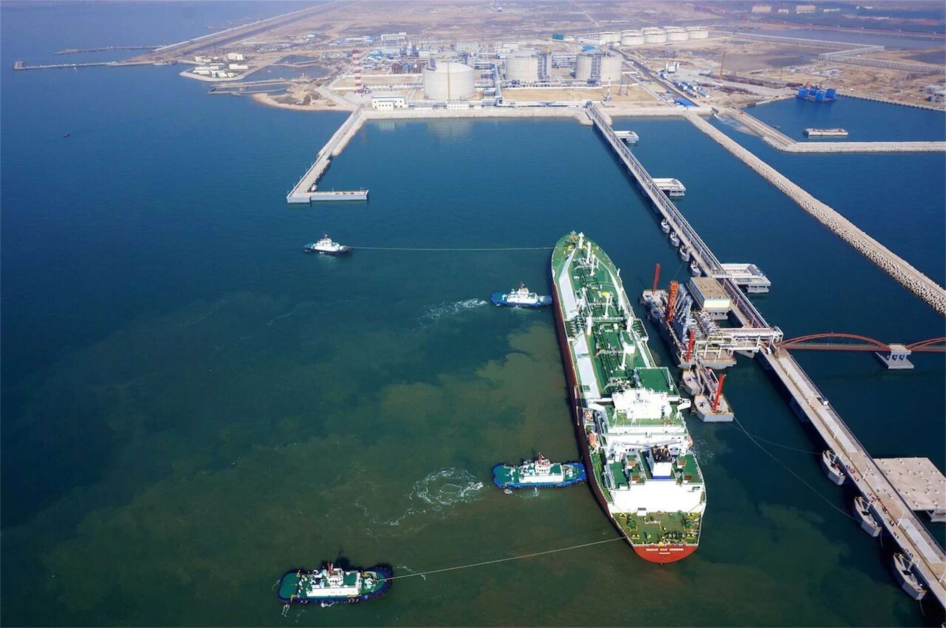 山东液化天然气（LNG）项目码头及陆域形成工程设计采购施工（EPC）总承包
